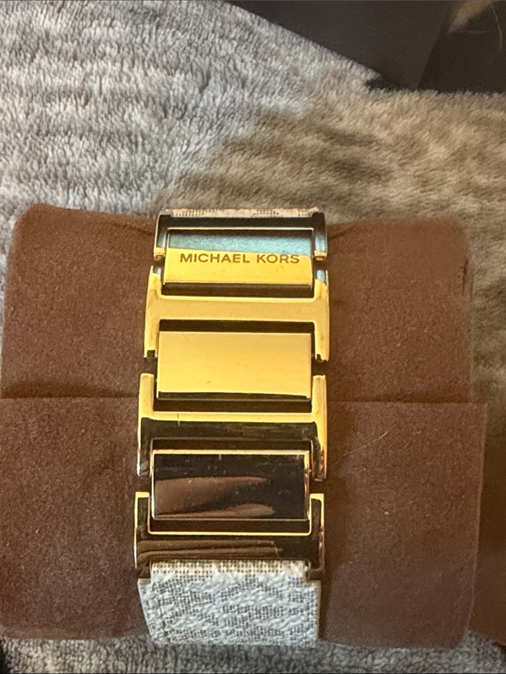 Michael Kors Gold Tone Case with Silver Textured Strap Women's Watch - Picture 4 of 4